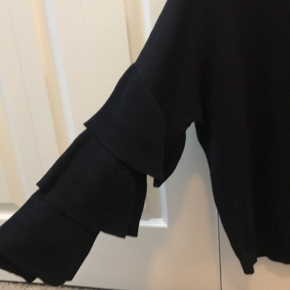 Sweater with layered sleeves - Picture 2 of 3